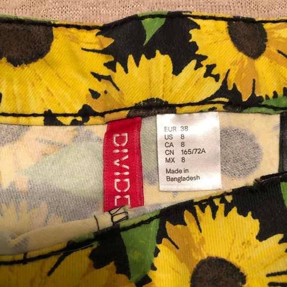 H&M Divided Sunflower print shorts - Picture 2 of 5